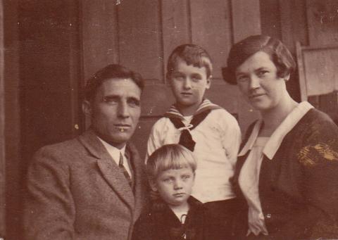 family_1928