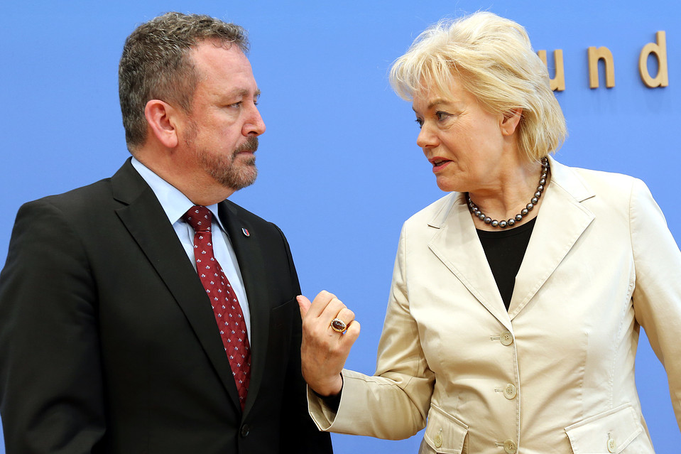 Ex-president of the Federation of Expellees Erica Steinbach speaks with the new president Bernd Fabritius. 