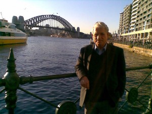 Fredrick Töben in front of the Sydney Harbour Bridge