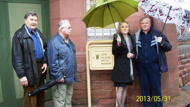 Günter Dec kert with Sylvia Stolz and other friends.