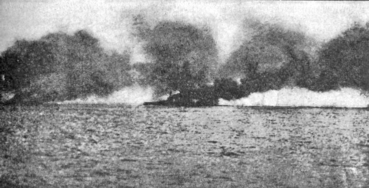 Vice-Admiral David Beatty's flagship HMS Lion burning after being hit by a salvo from SMS Lützow.