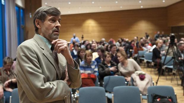 Hans Püschel at a Forum in Hohenmölsen
