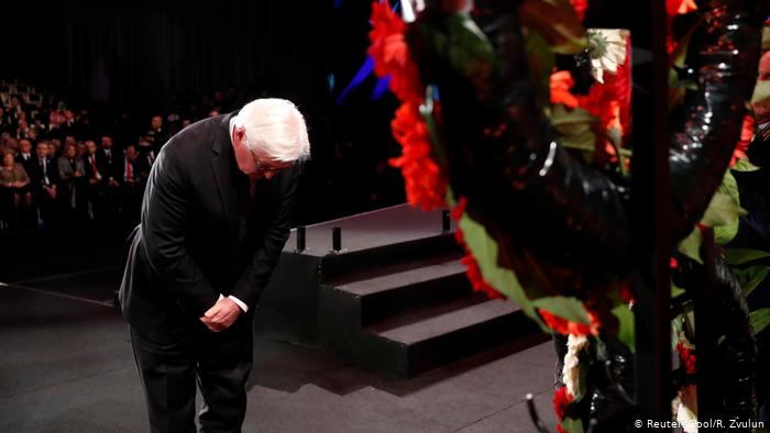 Germany's President bows deeply before the "6 million" at the Jerusalem Forum 