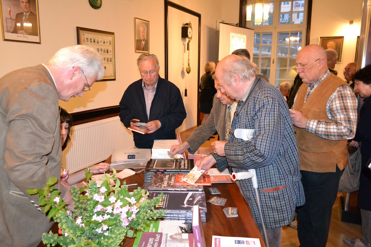 Willy's book purchasers
