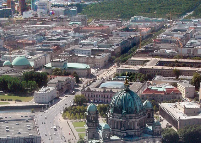 aerial view of Unter den Linden 