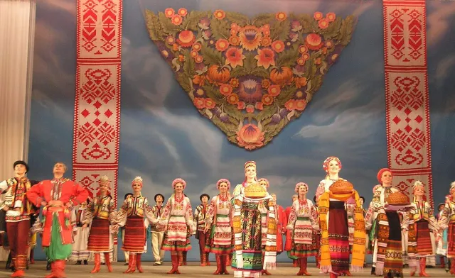 See that inverted triangle in the center? That is a beautiful example of the kind of Ukrainian floral/fruit design that I like so much. I believe such folk art developed from the importance to them of the fertility of the earth, which Ukraine definitely represents.