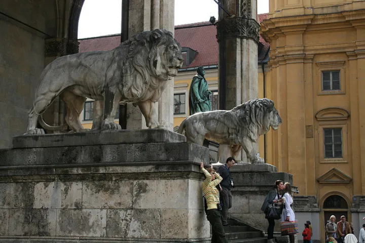 Close up of Feldherrnhalle Lions