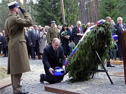 Putin laying wreat at Katyn